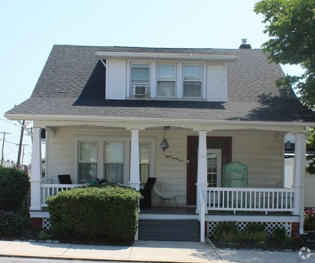 Building Photo - Cape Cod Rental