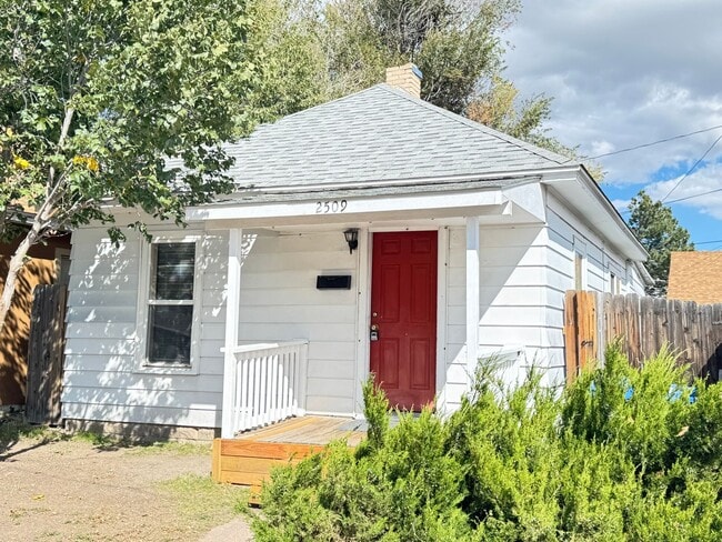 Photo - 2 BEDROOM, 1 BATHROOM SINGLE FAMILY HOME CLOSE TO DOWNTOWN CHEYENNE