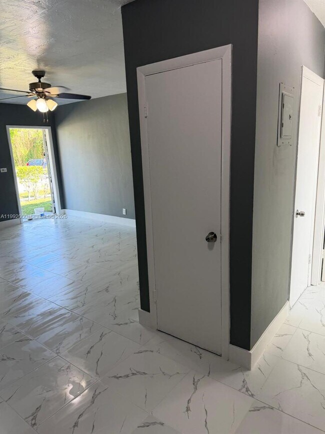 Photo - 16700 NE 22nd Ave Unit 3