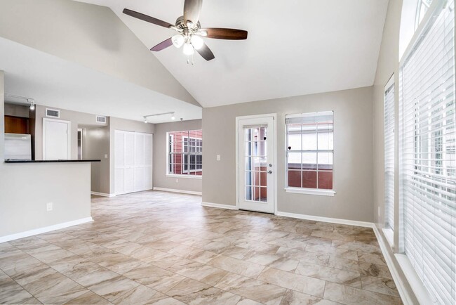 Photo - 1055 Crystal Way