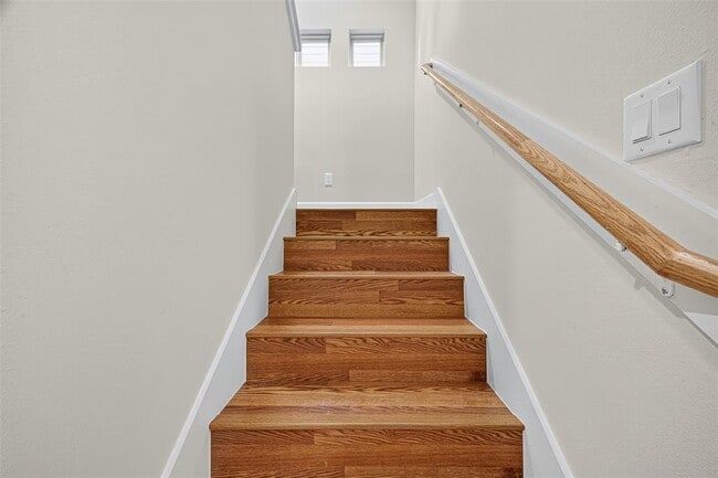 Photo - 11510 Main Ash