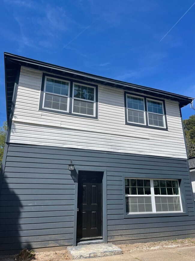 Photo - Charming Upstairs 2/1 - Available Now! Unit 1469 W 7th St - UPSTAIRS (OWNER SELLING)