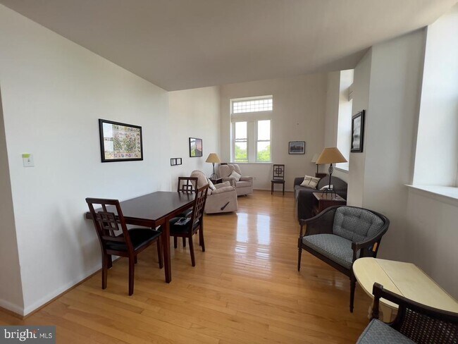 Building Photo - 825 N 29th St Unit 5AA