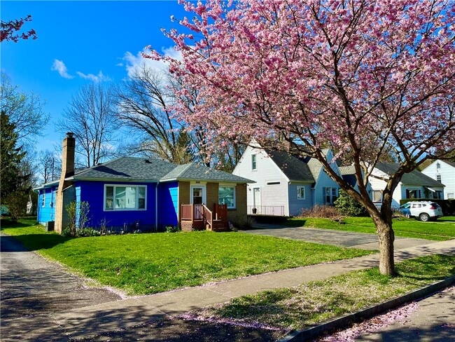 Building Photo - 345 Colebourne Rd
