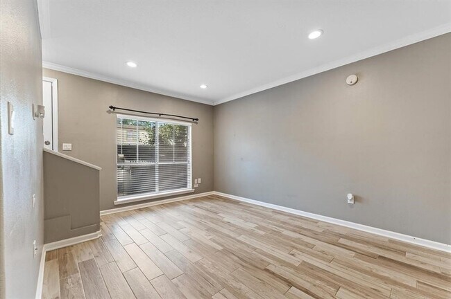 Photo - 811 Threadneedle St Unidad 277
