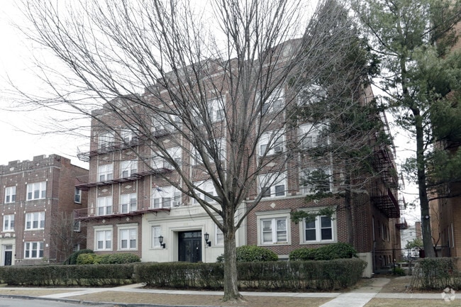 300 Carteret Pl