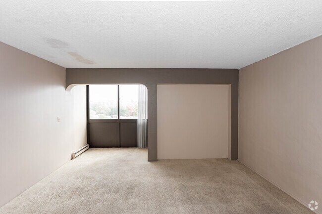 2BR, 2BA - 900SF - The Triad Apartments