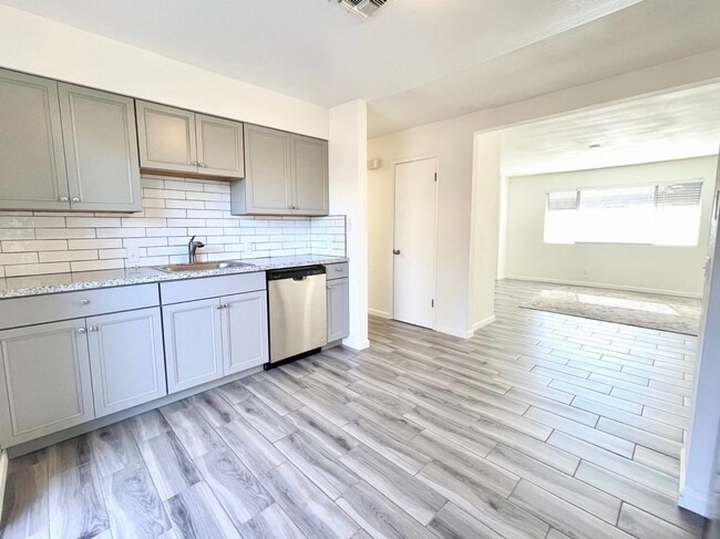 Photo - $1,650 Barstow & Minnewawa, 2 bedroom Condo - Clovis / Beautiful Landscaping