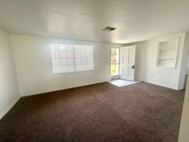 Photo - 2 Bed/1 Bath, Single Family Home in Beacon Square AVAILABLE NOW!!