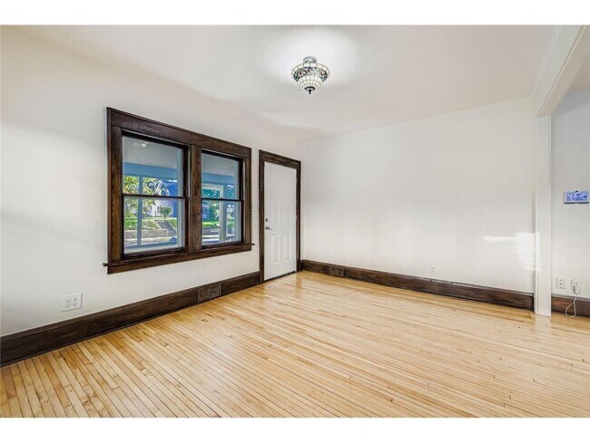 Photo - 1683 Minnehaha Ave E