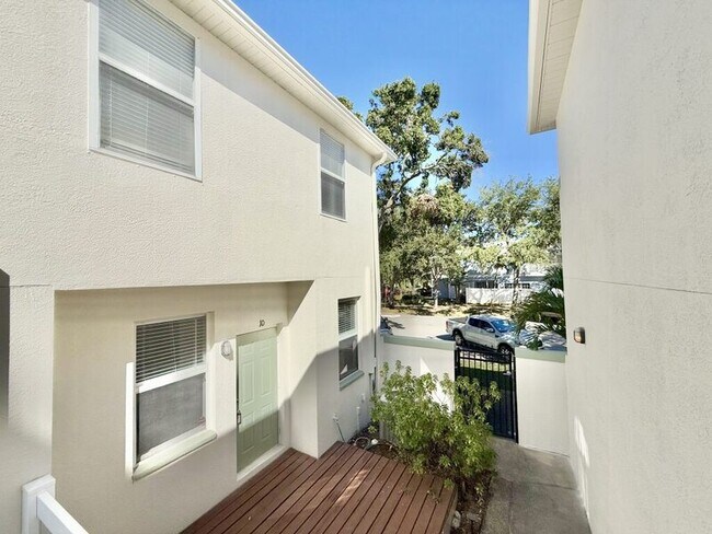 Photo - 724 4th Ave