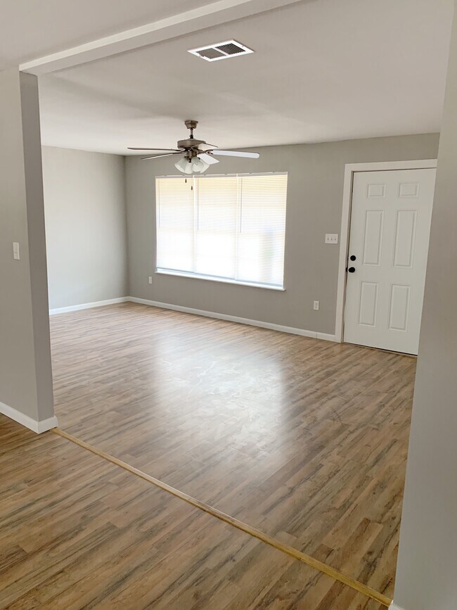 Photo - 808 Edmondson St