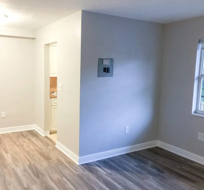 Photo - 241 S Royal Poinciana Blvd Unidad 201