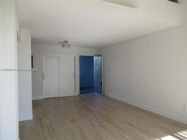 Photo - 100 Fontainebleau Blvd Unit 403