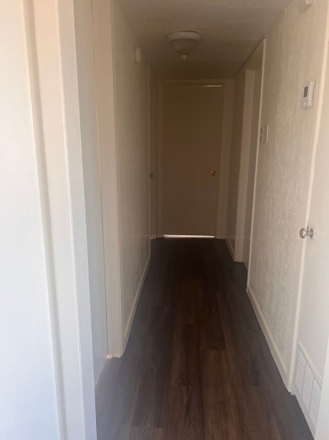 Photo - Charming home located near John Ireland El...