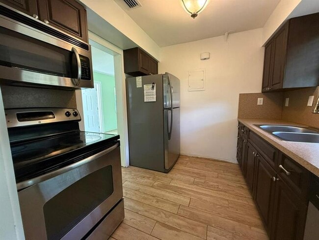 Photo - 2957 NW 6th Ave