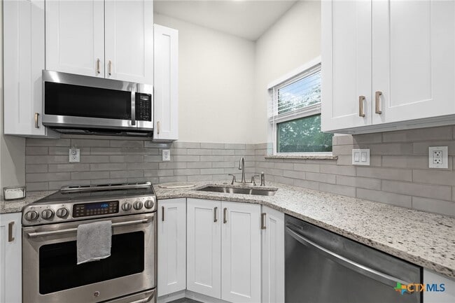 Photo - 446 W Overlook Dr