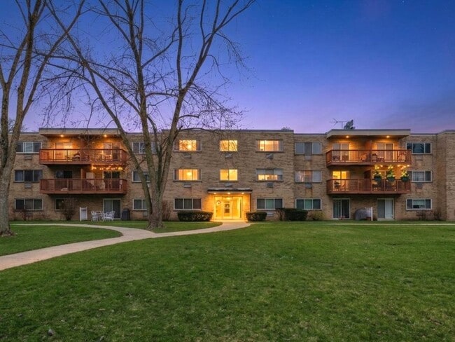 Building Photo - 700 W Dempster St Unit G1