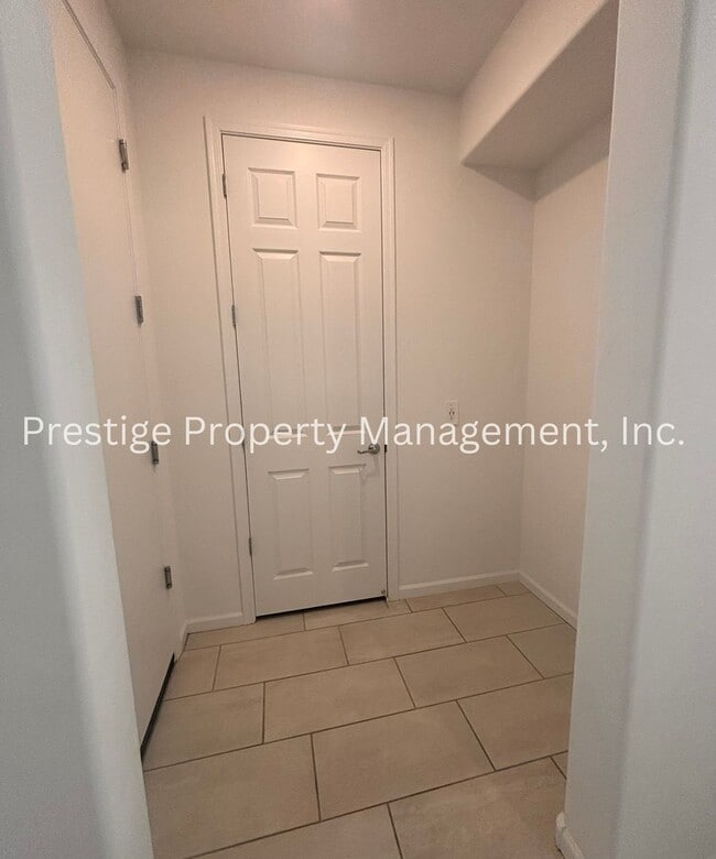 Photo - Beautiful 2/2 2-Story West Side Home With ...