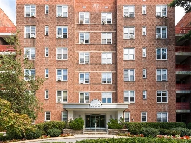 Front of Building - 1133 Midland Avenue Condominiums