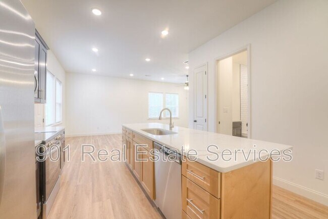 Photo - 1010 N Pkwy