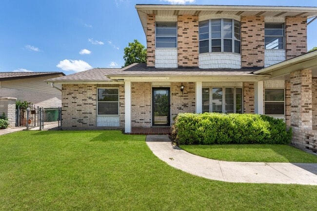 Versailles Drive -3614