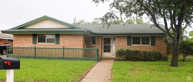 Building Photo - 118 Catalina Cir Rental