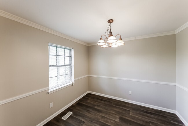 Photo - 3405 Hilltop Rd SE