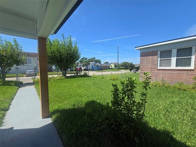 Photo - 5102 Avenue L