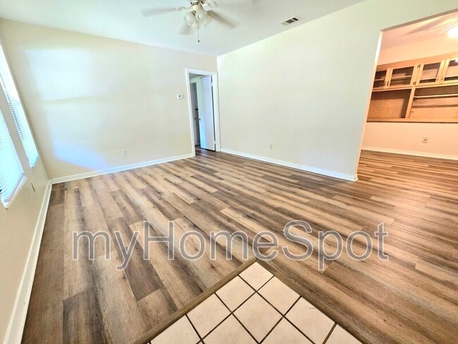 Photo - 909 Springbrook Ave