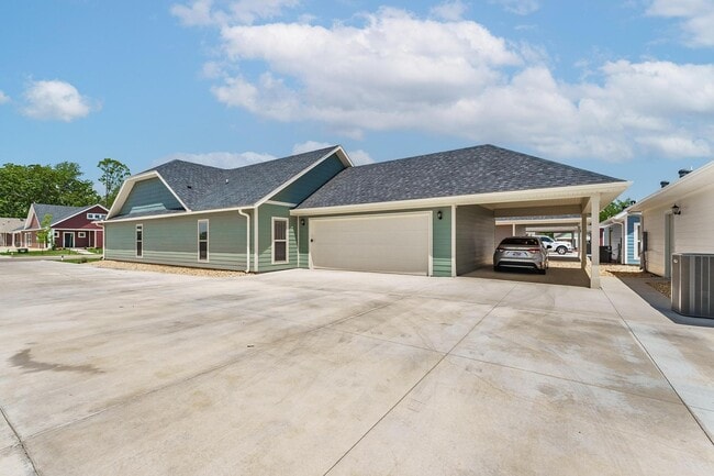 Photo - Hawthorne Grove