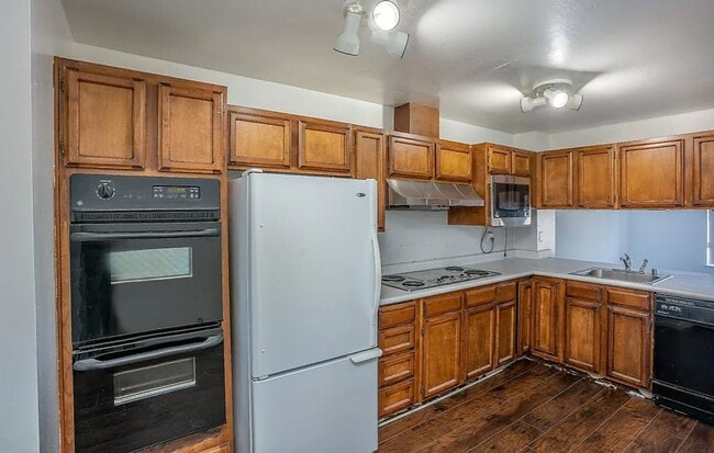 Photo - 620 Primrose Terrace