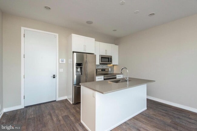 Building Photo - 1340 S 13th St Unit 2C