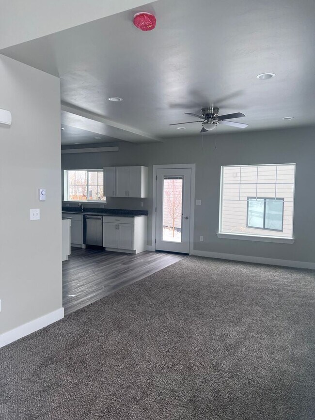 Photo - 3 BR 2 Bath Townhouse with Large attached garage