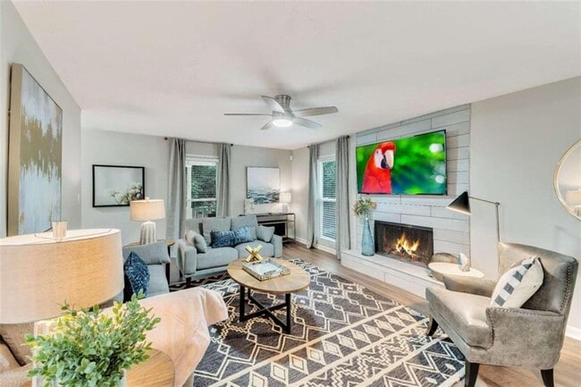 Photo - 826 Moonlit Ln NW