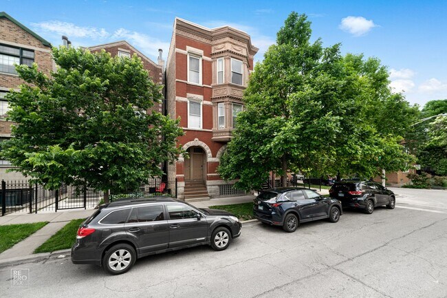 Spacious and Modern Wicker Park Duplex - Spacious and Modern Wicker Park Duplex House