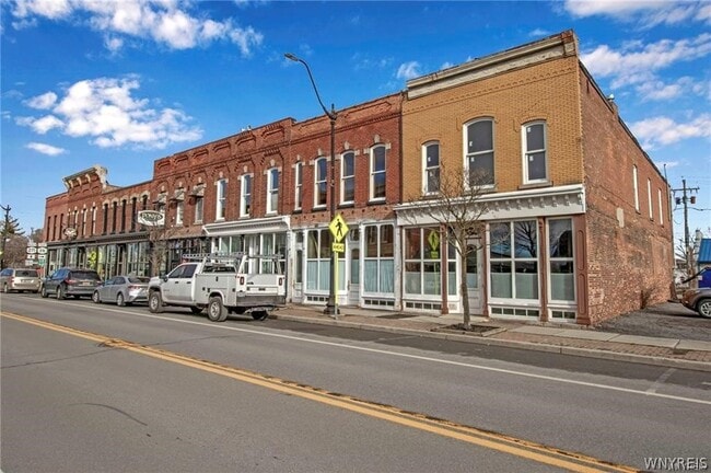 Building Photo - 27 Main St