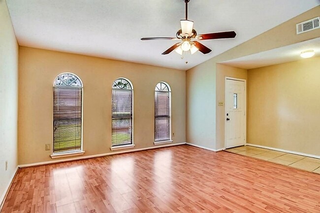 Photo - 6907 Tara Dr