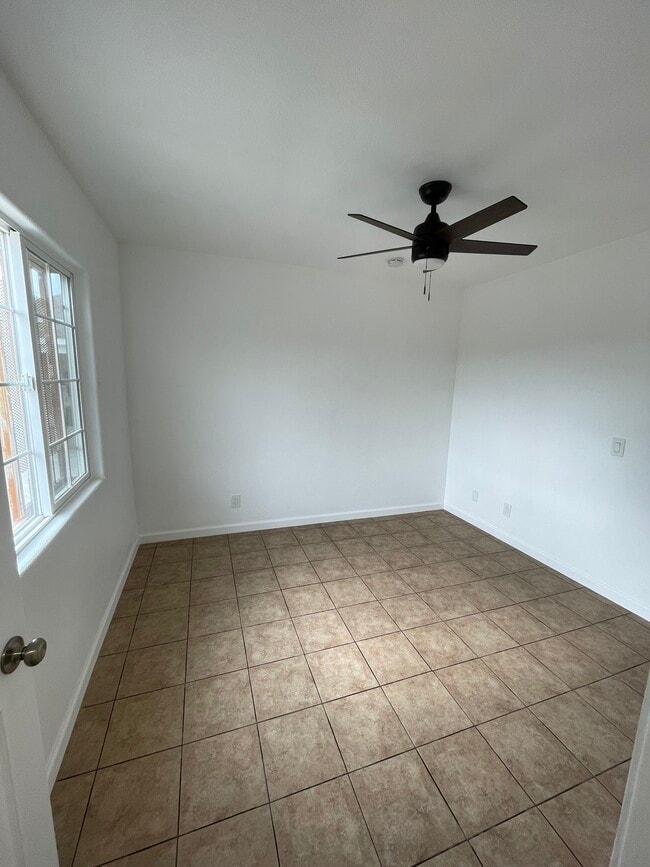 Photo - 1030 E 46th St