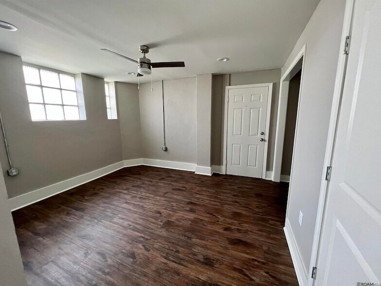 Photo - 418 E State St