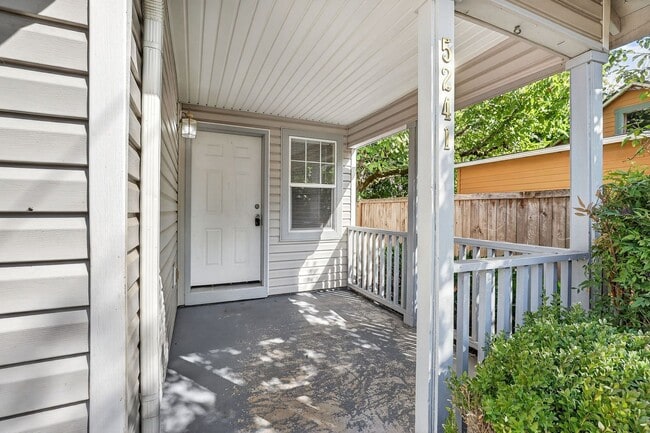 Photo - Great 2 story Townhome with Garage!