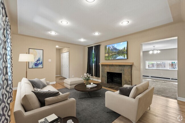 Building Photo - Fantastic Home in City Park North - Has it...