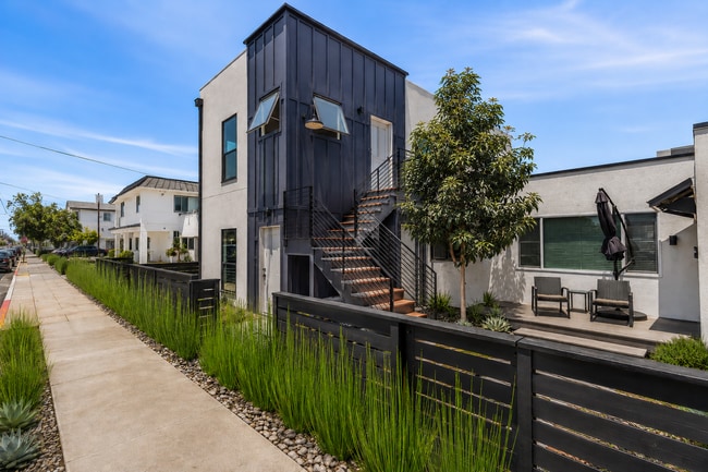 Building Photo - 422 Arbor Dr