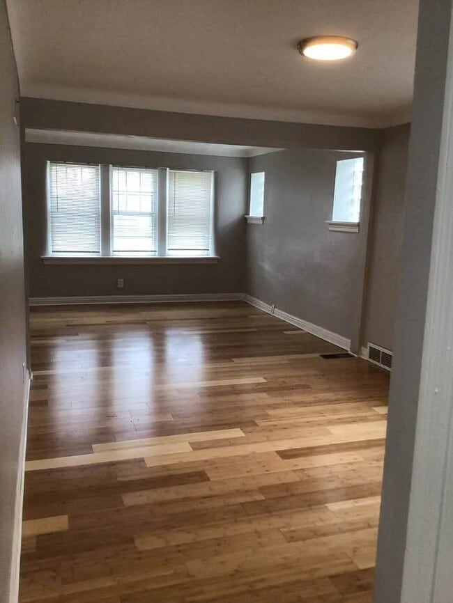 1637 Veronica Ave