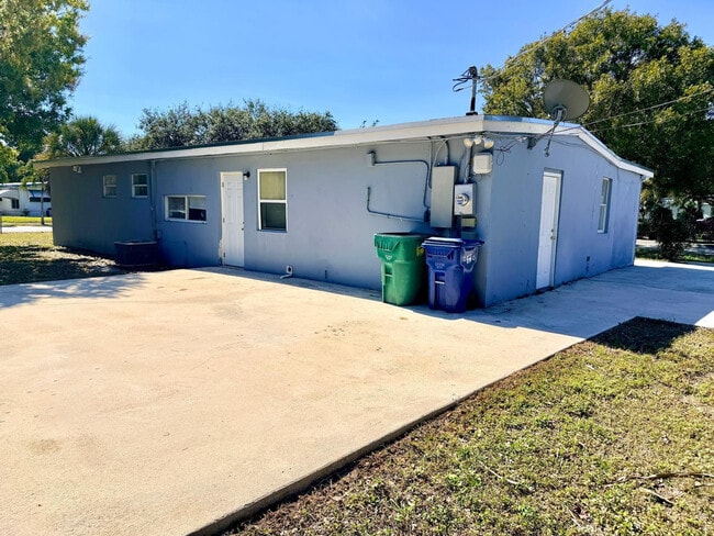 Photo - 205 NW 33rd Ave