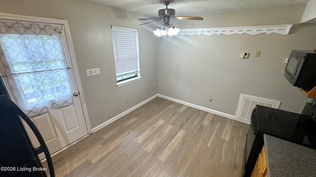 Photo - 5807 Larkgrove Dr