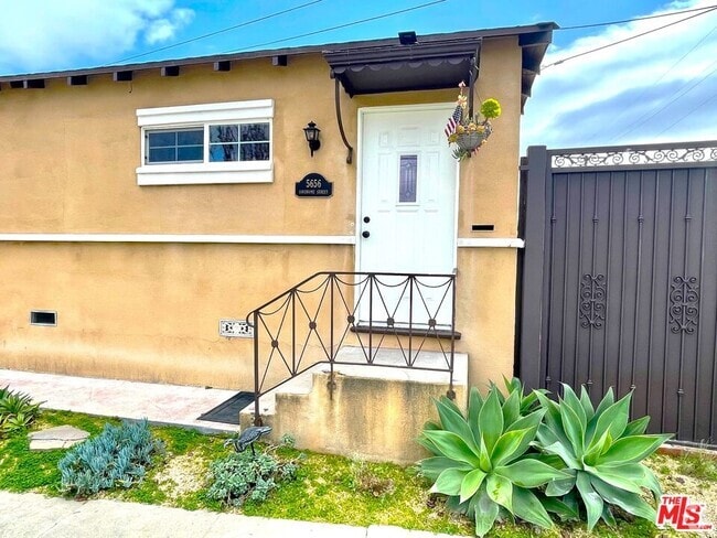 Building Photo - 5656 Airdrome St Rental