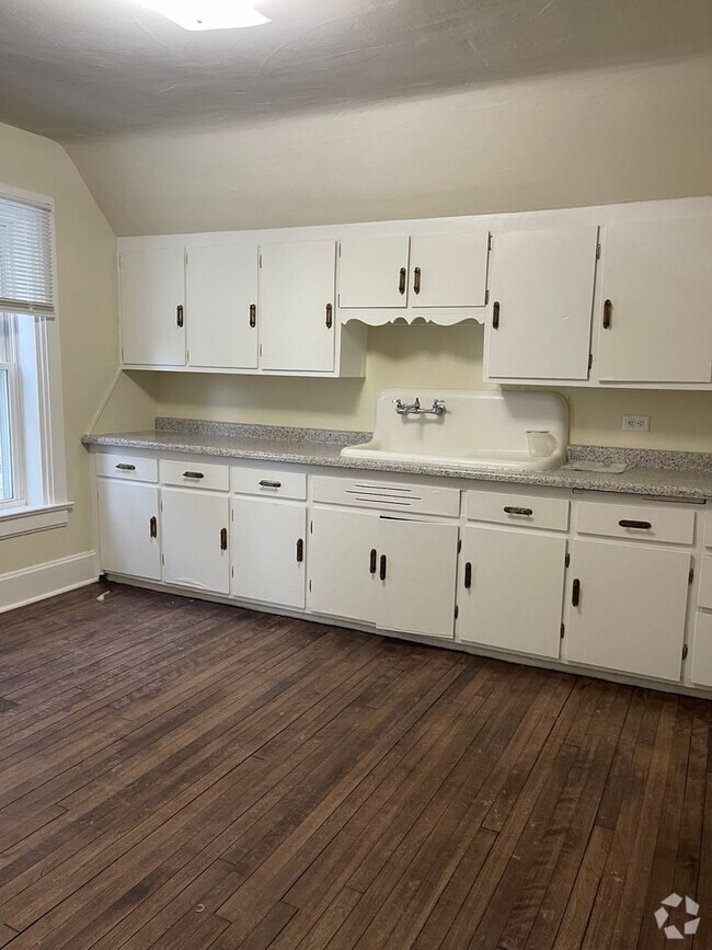 Building Photo - 914 Jefferson St Unit 914 1/2 Rental
