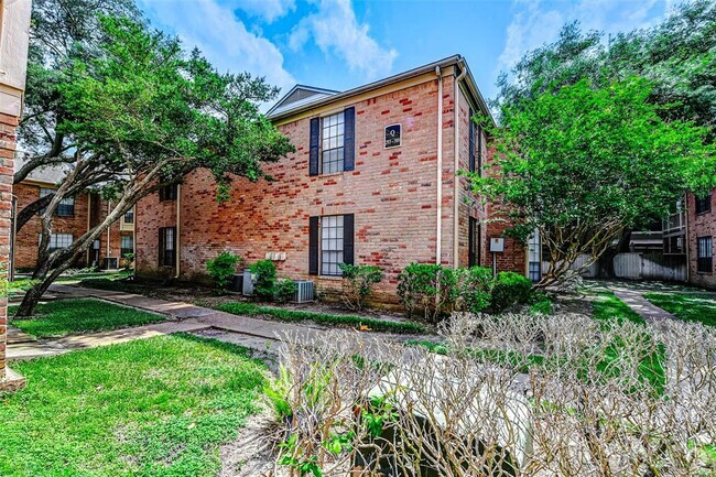 Building Photo - 2255 Braeswood Park Dr Unit 295 Rental
