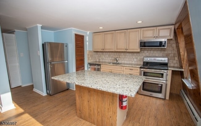 Photo - 848 River Rd